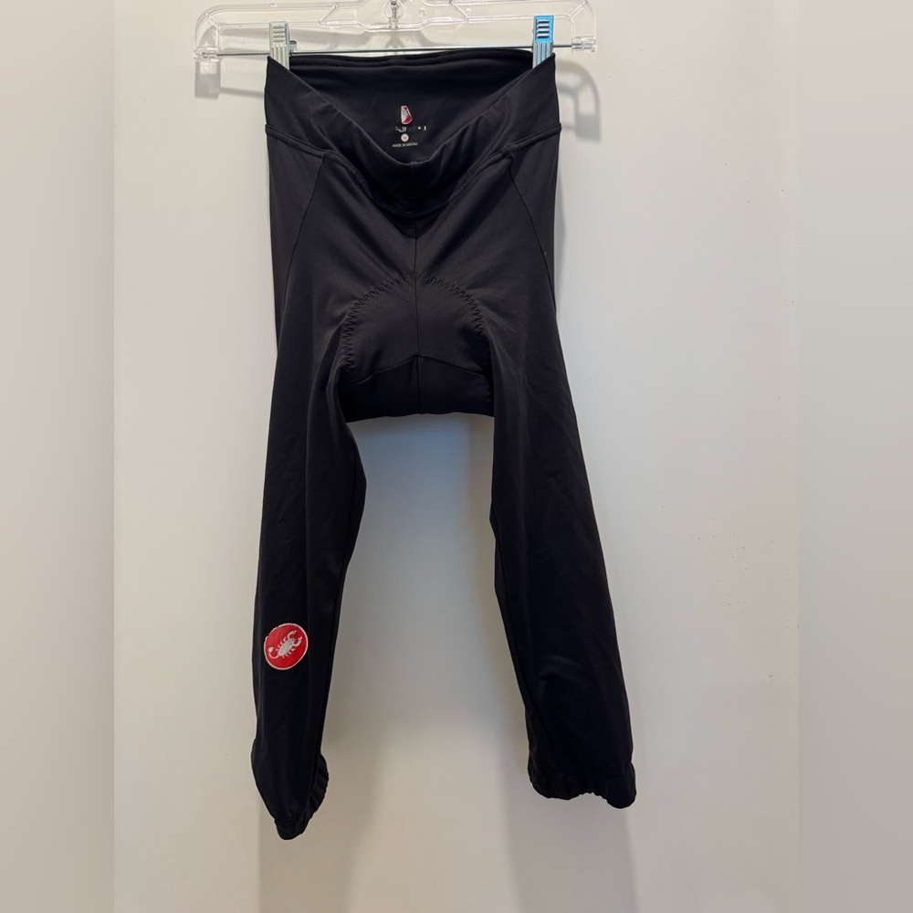 Women’s cycling capris, size 6
